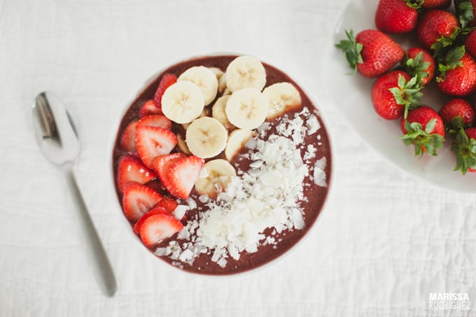 strawberry-banana-acai-bowl-vegan2